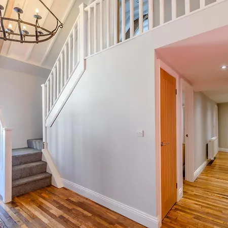 Lady De Seton - Uk31956